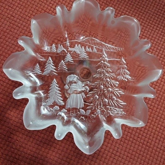 Mikasa Etched Winter Scene Frosted Cake Dessert Pedestal Serving Plate - Picture 1 of 5